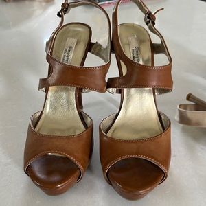 Simply Vera by Vera Wang; size 6; used